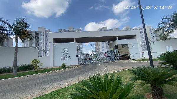 Vende-se em Araraquara-SP  apto, 105.01 de área total, 47.85 de área privativa,  2_qto(s), WC, 1_sala(s), cozinha, 1_vaga(s) de garagem.