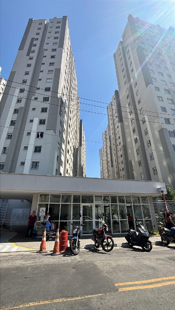 Vende-se em Guarulhos-SP  apto, 33.83 de área total, 27.35 de área privativa,  1_qto(s), a.serv, WC, 1_sala(s), cozinha, Terraco.