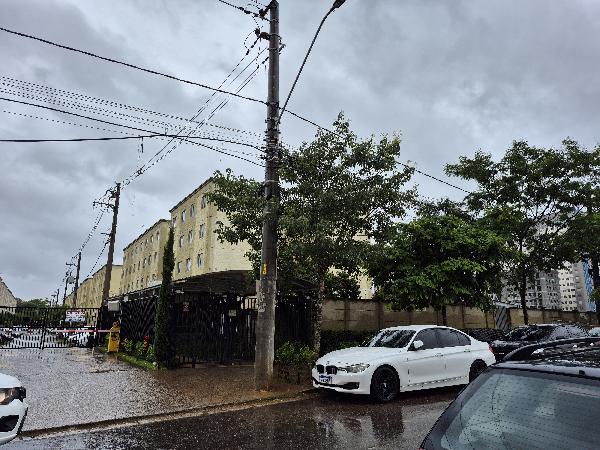 Vende-se em Guarulhos-SP  apto, 45.32 de área total, 39.61 de área privativa,  2_qto(s), WC, 1_sala(s), cozinha.