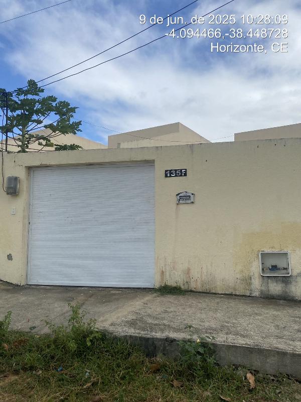 Vende-se em Horizonte-CE  Casa, 468.99 de área total, 66.15 de área privativa, 116.50 de área do terreno,  2_qto(s), varanda, a.serv, WC, 1_sala(s), cozinha, 1_vaga(s) de garagem.
