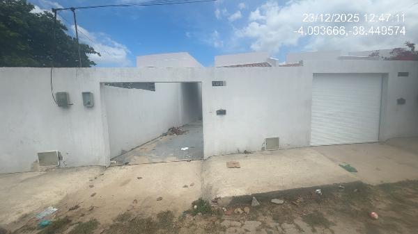 Vende-se em Horizonte-CE  Casa, 468.99 de área total, 66.15 de área privativa, 66.15 de área do terreno,  2_qto(s), varanda, a.serv, WC, 1_sala(s), cozinha, 1_vaga(s) de garagem.