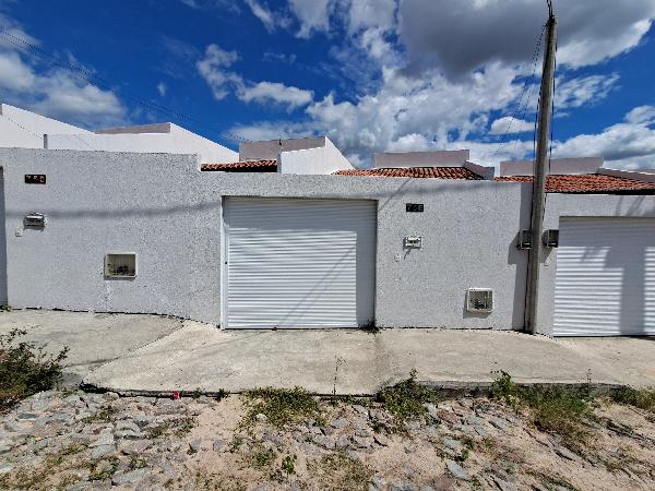 Vende-se em Horizonte-CE  Casa, 65.15 de área total, 65.15 de área privativa, 134.64 de área do terreno,  2_qto(s), a.serv, WC, 1_sala(s), cozinha, 1_vaga(s) de garagem.
