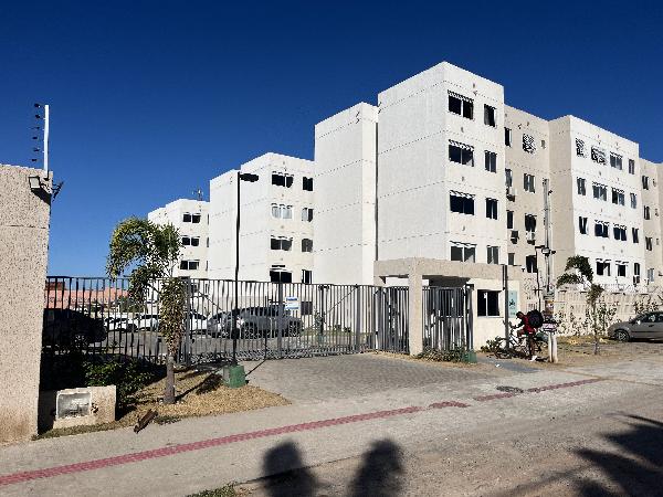Vende-se em Fortaleza-CE  apto, 74.81 de área total, 38.42 de área privativa,  2_qto(s), WC, 1_sala(s), cozinha.