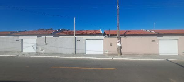 Vende-se em Horizonte-CE  Casa, 64.50 de área total, 64.50 de área privativa, 136.35 de área do terreno,  2_qto(s), a.serv, WC, 1_sala(s), cozinha, 1_vaga(s) de garagem.
