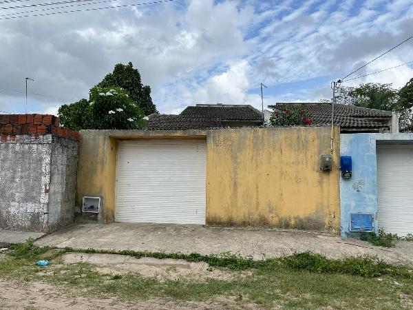 Vende-se em Horizonte-CE  Casa, 76.25 de área privativa, 352.37 de área do terreno,  2_qto(s), WC, 1_sala(s), cozinha.