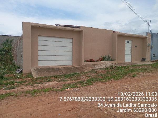 Vende-se em Jardim-CE  Casa, 75.00 de área total, 65.79 de área privativa, 253.67 de área do terreno,  3_qto(s), a.serv, WC, 1_sala(s), cozinha.