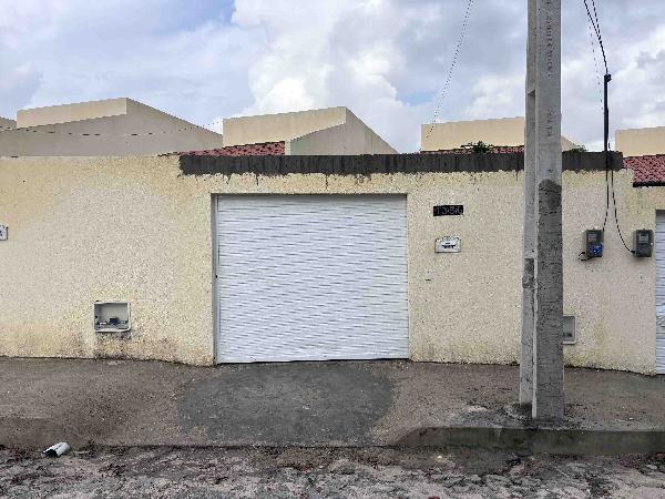Vende-se em Horizonte-CE  Casa, 66.15 de área privativa, 402.84 de área do terreno,  2_qto(s), varanda, a.serv, WC, 1_sala(s), cozinha, 1_vaga(s) de garagem.