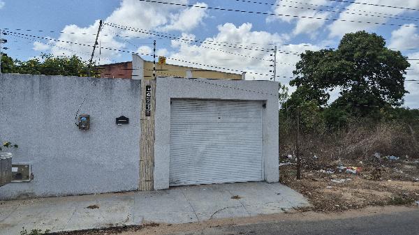 Vende-se em Horizonte-CE  Casa, 88.75 de área privativa, 222.00 de área do terreno,  2_qto(s), a.serv, WC, 1_sala(s), cozinha, Terraco, 1_vaga(s) de garagem.