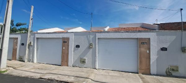 Vende-se em Horizonte-CE  Casa, 495.44 de área total, 71.71 de área privativa, 997.41 de área do terreno,  2_qto(s), a.serv, WC, 1_sala(s), cozinha, 1_vaga(s) de garagem.
