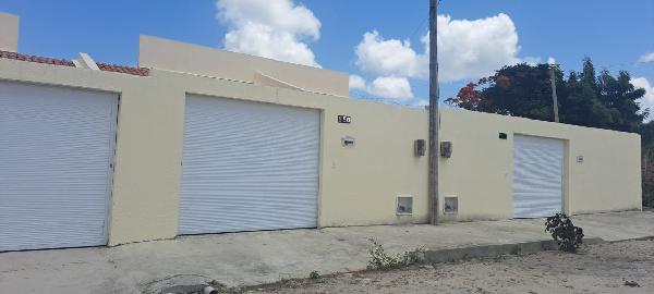 Vende-se em Horizonte-CE  Casa, 60.70 de área privativa, 979.85 de área do terreno,  2_qto(s), a.serv, WC, 1_sala(s), sacada, cozinha, 1_vaga(s) de garagem.