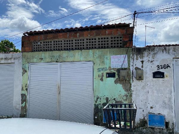 Vende-se em Maranguape-CE  Casa, 71.32 de área total, 71.32 de área privativa, 300.00 de área do terreno,  2_qto(s), a.serv, WC, 1_sala(s), cozinha.