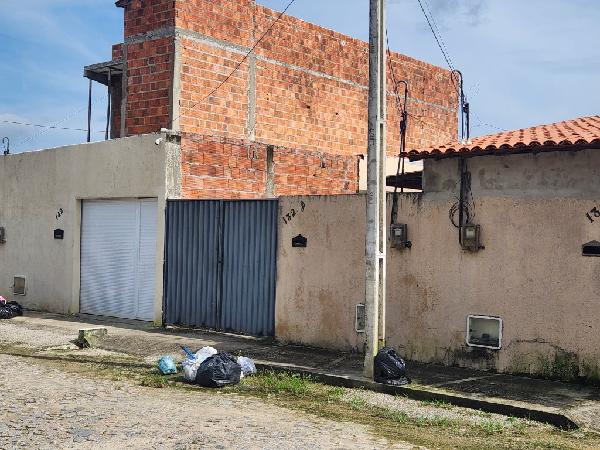 Vende-se em Maracanau-CE  Casa, 55.61 de área total, 55.61 de área privativa, 206.30 de área do terreno,  2_qto(s), a.serv, WC, 1_sala(s), cozinha.