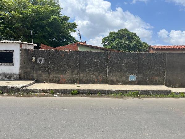 Vende-se em Itaitinga-CE  Casa, 74.00 de área privativa, 99.99 de área do terreno,  2_qto(s), a.serv, WC, 1_sala(s), cozinha, 1_vaga(s) de garagem.