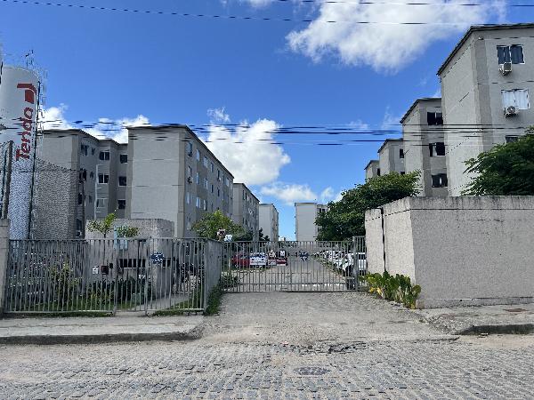 Vende-se em Fortaleza-CE  apto, 81.49 de área total, 44.28 de área privativa,  2_qto(s), WC, 1_sala(s), cozinha.