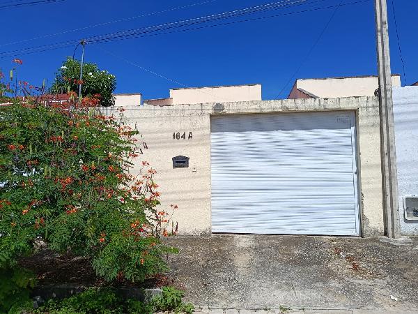 Vende-se em Horizonte-CE  Casa, 182.10 de área total, 60.70 de área privativa, 115.50 de área do terreno,  2_qto(s), a.serv, WC, 1_sala(s), cozinha, 1_vaga(s) de garagem.
