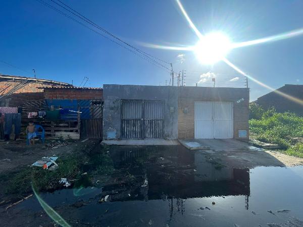 Vende-se em Maracanau-CE  Casa, 70.20 de área total, 70.20 de área privativa, 100.00 de área do terreno,  2_qto(s), a.serv, WC, 1_sala(s), cozinha.