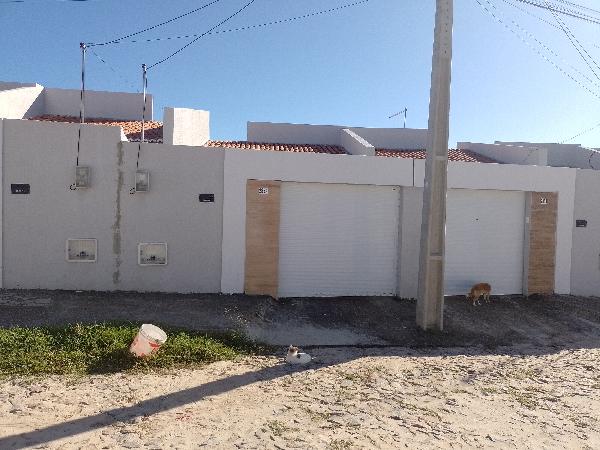 Vende-se em Horizonte-CE  Casa, 75.00 de área total, 126.30 de área privativa, 252.59 de área do terreno,  2_qto(s), a.serv, WC, 1_sala(s), cozinha, 1_vaga(s) de garagem.