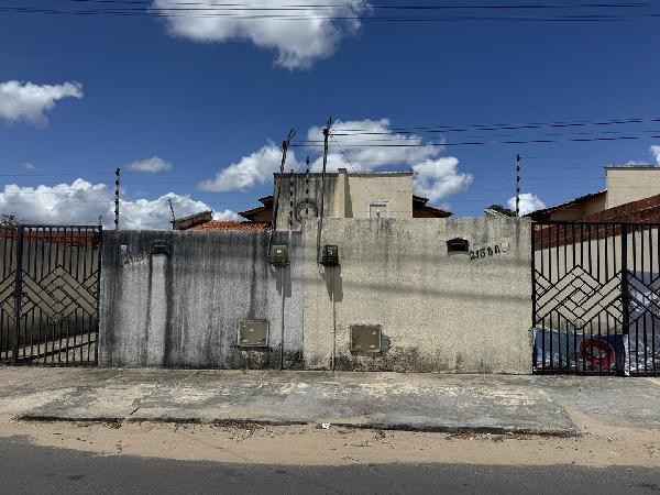 Vende-se em Horizonte-CE  Casa, 63.53 de área privativa, 396.00 de área do terreno,  2_qto(s), a.serv, WC, 1_sala(s), cozinha, 1_vaga(s) de garagem.