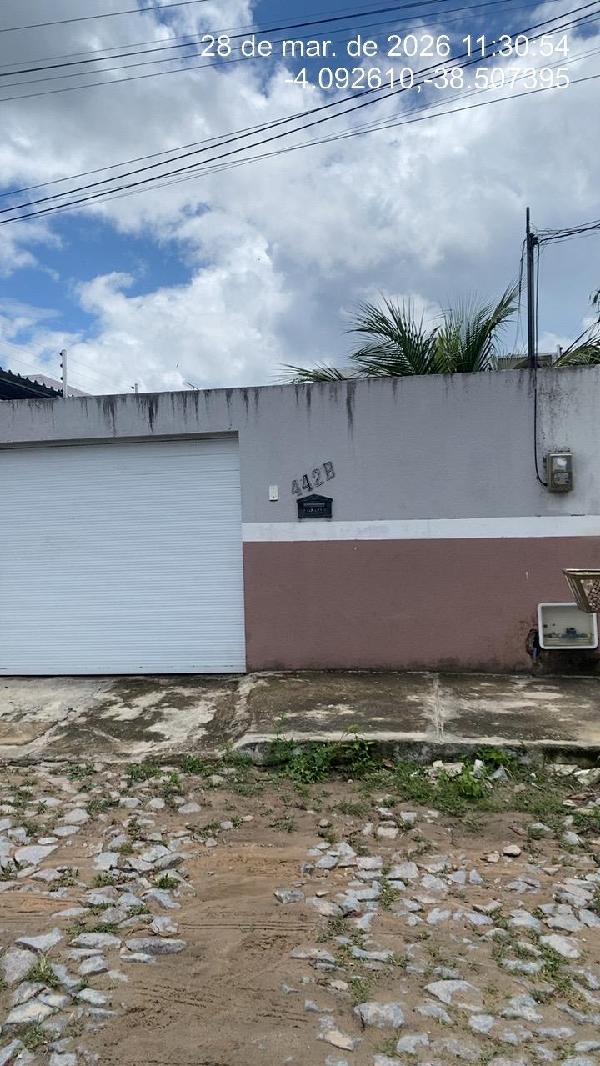Vende-se em Horizonte-CE  Casa, 70.14 de área total, 70.14 de área privativa, 281.39 de área do terreno,  2_qto(s), a.serv, WC, 1_sala(s), cozinha, 1_vaga(s) de garagem.