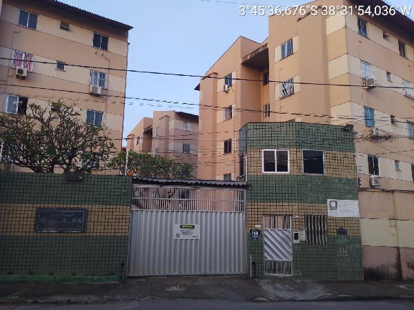 Vende-se em Fortaleza-CE  apto, 115.64 de área total, 82.23 de área privativa,  3_qto(s), a.serv, WC, WC Emp, 1_sala(s), cozinha, 1_vaga(s) de garagem.
