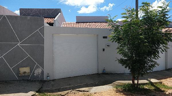 Vende-se em Horizonte-CE  Casa, 66.15 de área total, 66.15 de área privativa, 66.15 de área do terreno,  2_qto(s), varanda, a.serv, WC, 1_sala(s), cozinha, 1_vaga(s) de garagem.