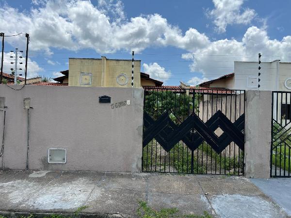 Vende-se em Horizonte-CE  Casa, 63.53 de área total, 63.53 de área privativa, 396.00 de área do terreno,  2_qto(s), a.serv, WC, 1_sala(s), cozinha.