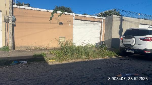 Vende-se em Itaitinga-CE  Casa, 80.90 de área total, 80.90 de área privativa, 151.80 de área do terreno,  2_qto(s), a.serv, WC, 1_sala(s), cozinha.