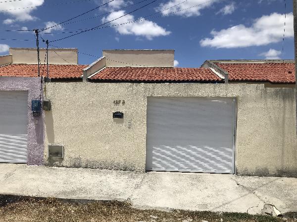 Vende-se em Horizonte-CE  Casa, 182.10 de área total, 60.70 de área privativa, 115.00 de área do terreno,  2_qto(s), WC, 1_sala(s), cozinha, 1_vaga(s) de garagem.