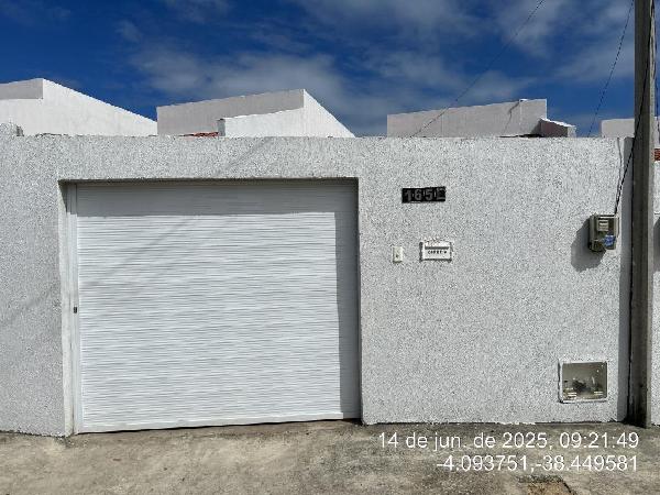 Vende-se em Horizonte-CE  Casa, 66.15 de área total, 66.15 de área privativa, 402.00 de área do terreno,  2_qto(s), varanda, a.serv, WC, 1_sala(s), cozinha, 1_vaga(s) de garagem.