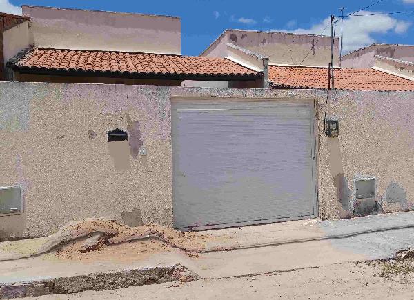 Vende-se em Horizonte-CE  Casa, 60.70 de área privativa, 115.44 de área do terreno,  2_qto(s), WC, 1_sala(s), cozinha, Terraco, 1_vaga(s) de garagem.