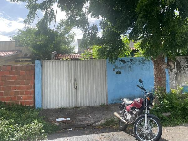 Vende-se em Horizonte-CE  Casa, 53.14 de área total, 53.14 de área privativa, 141.00 de área do terreno,  2_qto(s), a.serv, WC, 1_sala(s), cozinha.