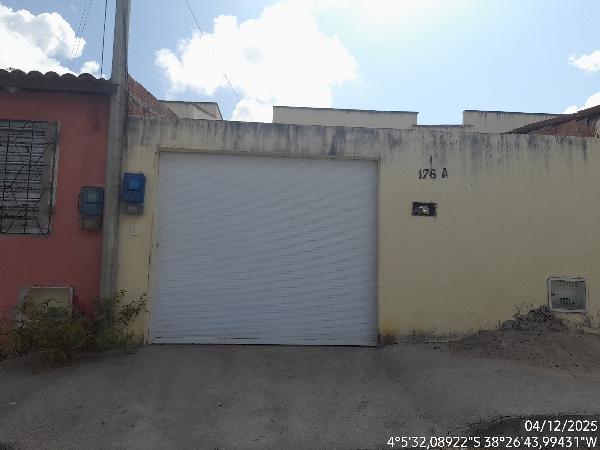 Vende-se em Horizonte-CE  Casa, 60.70 de área total, 60.70 de área privativa, 121.40 de área do terreno,  2_qto(s), a.serv, WC, 1_sala(s), cozinha, 1_vaga(s) de garagem.