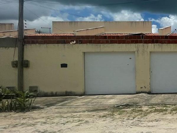 Vende-se em Horizonte-CE  Casa, 60.70 de área total, 60.70 de área privativa, 115.28 de área do terreno,  2_qto(s), varanda, a.serv, WC, 1_sala(s), cozinha, 1_vaga(s) de garagem.