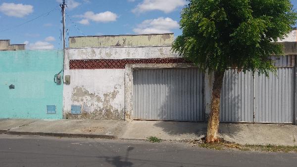 Vende-se em Horizonte-CE  Casa, 53.14 de área total, 53.14 de área privativa, 282.00 de área do terreno,  2_qto(s), WC, 1_sala(s), cozinha, 1_vaga(s) de garagem.
