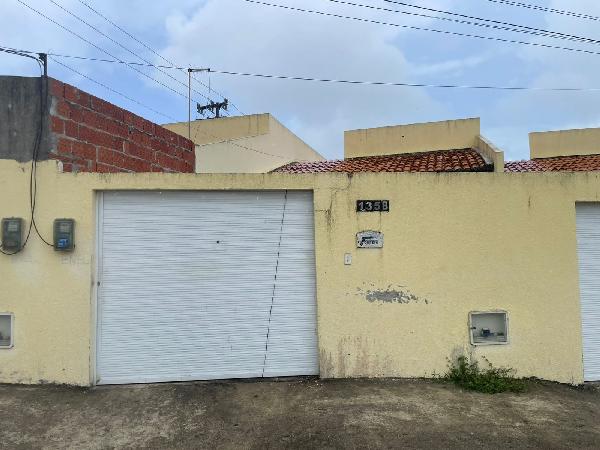 Vende-se em Horizonte-CE  Casa, 66.15 de área total, 66.15 de área privativa, 932.04 de área do terreno,  2_qto(s), varanda, a.serv, WC, 1_sala(s), cozinha, 1_vaga(s) de garagem.