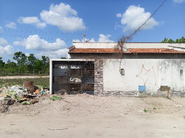 Vende-se em Horizonte-CE  Casa, 76.00 de área total, 76.00 de área privativa, 140.92 de área do terreno,  2_qto(s), a.serv, WC, 1_sala(s), cozinha, 1_vaga(s) de garagem.