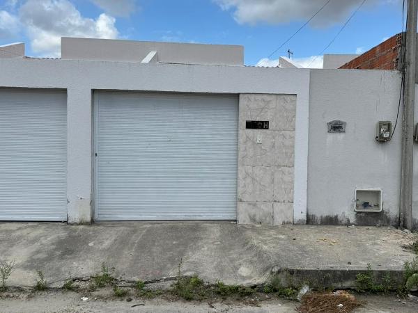 Vende-se em Horizonte-CE  Casa, 82.60 de área total, 82.60 de área privativa, 3188.00 de área do terreno,  2_qto(s), varanda, a.serv, WC, 1_sala(s), cozinha, 1_vaga(s) de garagem.