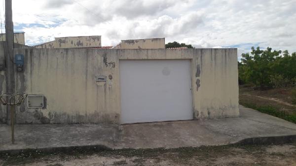 Vende-se em Horizonte-CE  Casa, 64.49 de área privativa, 174.14 de área do terreno,  2_qto(s), WC, 1_sala(s), cozinha, 1_vaga(s) de garagem.