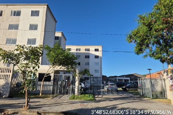Vende-se em Fortaleza-CE  apto, 70.41 de área total, 44.28 de área privativa,  2_qto(s), a.serv, WC, 1_sala(s), cozinha.