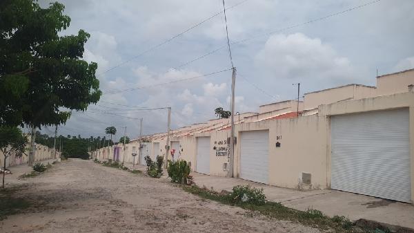 Vende-se em Horizonte-CE  Casa, 60.70 de área privativa, 115.50 de área do terreno,  2_qto(s), WC, 1_sala(s), cozinha, 1_vaga(s) de garagem.
