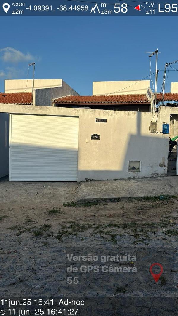 Vende-se em Horizonte-CE  Casa, 66.15 de área total, 66.15 de área privativa, 932.04 de área do terreno,  2_qto(s), varanda, a.serv, WC, 1_sala(s), cozinha, 1_vaga(s) de garagem.