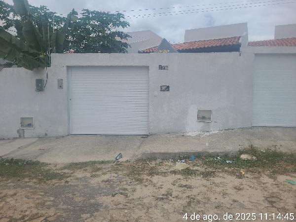 Vende-se em Horizonte-CE  Casa, 468.99 de área total, 66.15 de área privativa, 932.04 de área do terreno,  2_qto(s), varanda, a.serv, WC, 1_sala(s), cozinha, 1_vaga(s) de garagem.
