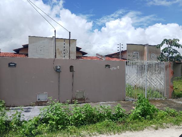 Vende-se em Horizonte-CE  Casa, 63.53 de área total, 63.53 de área privativa, 198.00 de área do terreno,  2_qto(s), a.serv, WC, 1_sala(s), cozinha.