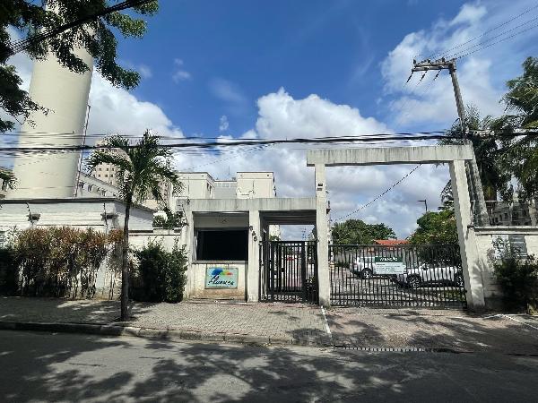 Vende-se em Fortaleza-CE  apto, 52.66 de área total, 44.11 de área privativa,  2_qto(s), 1_sala(s), cozinha, 1_vaga(s) de garagem.