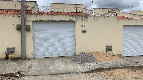 Vende-se em Horizonte-CE  Casa, 60.70 de área privativa, 231.00 de área do terreno,  2_qto(s), a.serv, WC, 1_sala(s), cozinha, 1_vaga(s) de garagem.