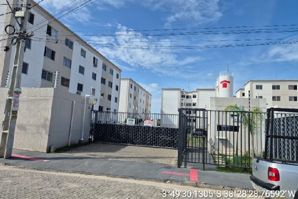 Vende-se em Fortaleza-CE  apto, 89.33 de área total, 44.28 de área privativa,  2_qto(s), a.serv, WC, 1_sala(s), cozinha.