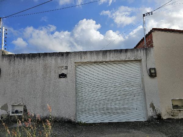 Vende-se em Horizonte-CE  Casa, 72.30 de área total, 72.30 de área privativa, 135.00 de área do terreno,  2_qto(s), a.serv, WC, 1_sala(s), cozinha.