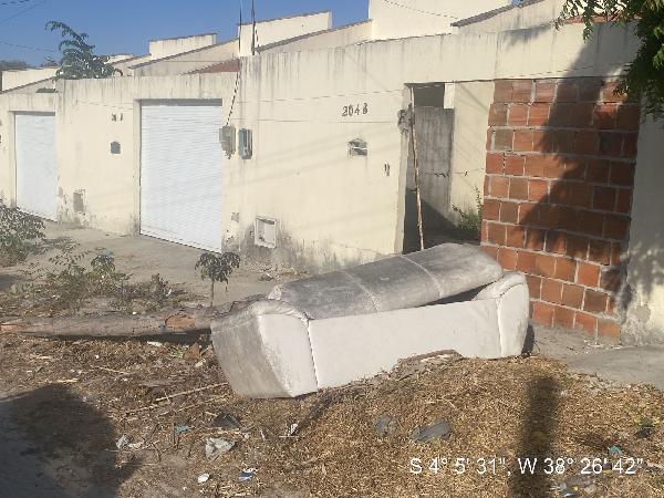 Vende-se em Horizonte-CE  Casa, 60.70 de área total, 60.70 de área privativa, 121.40 de área do terreno,  2_qto(s), a.serv, WC, 1_sala(s), cozinha, 1_vaga(s) de garagem.