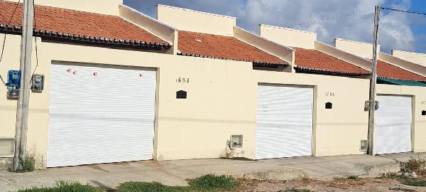 Vende-se em Horizonte-CE  Casa, 60.70 de área privativa, 231.00 de área do terreno,  2_qto(s), WC, 1_sala(s), cozinha, Terraco, 1_vaga(s) de garagem.