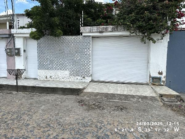 Vende-se em Iguatu-CE  Casa, 248.67 de área total, 248.67 de área privativa, 323.14 de área do terreno,  3_qto(s), a.serv, WC, 1_sala(s), 1 lavabo(s), cozinha.